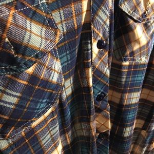 Plaid flannel long sleeve shirt